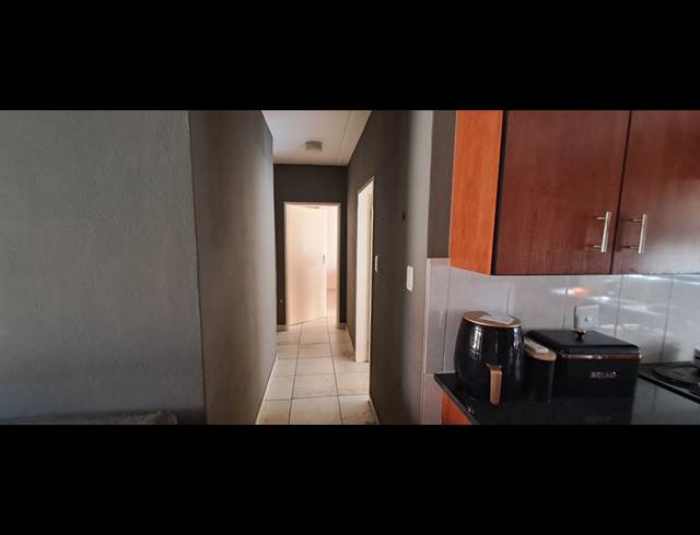 3 BEDROOM APARTMENT FOR SALE IN WATERVAL EAST